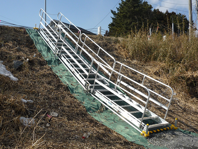 ラクラクタラップ　安全通路階段